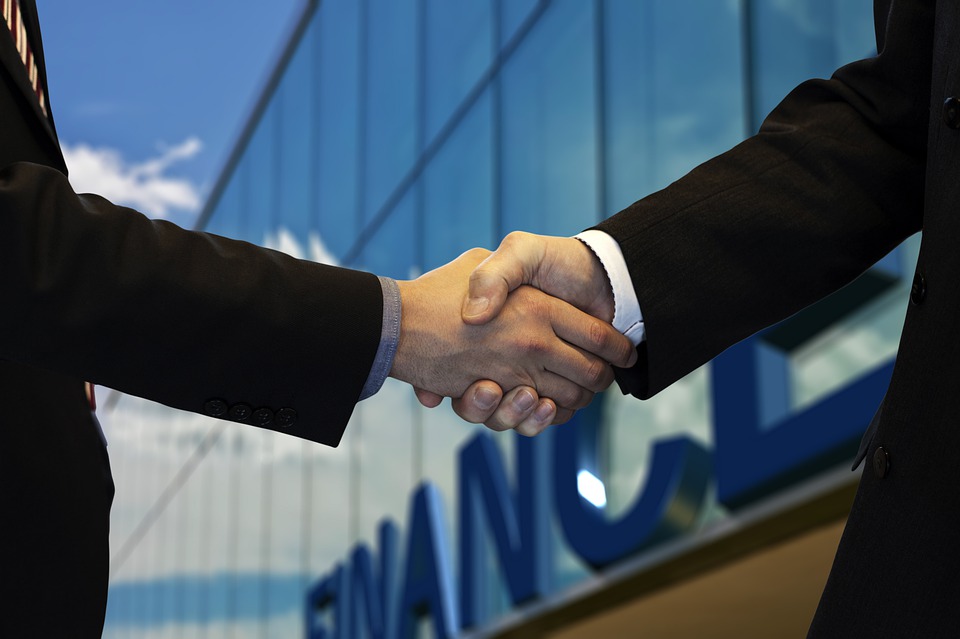 shaking-hands-5217122_960_720